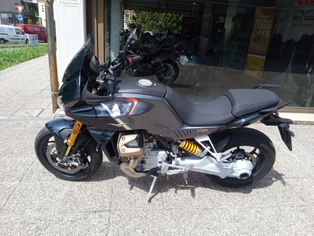 Moto Guzzi V 100 Mandello