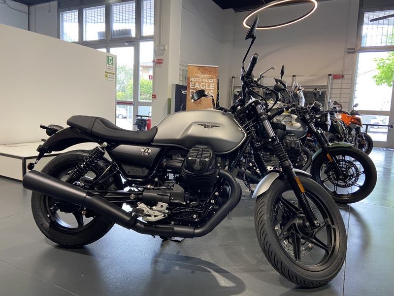 Moto Guzzi V7 Stone (2021) - 1e7c058_v7.jpg