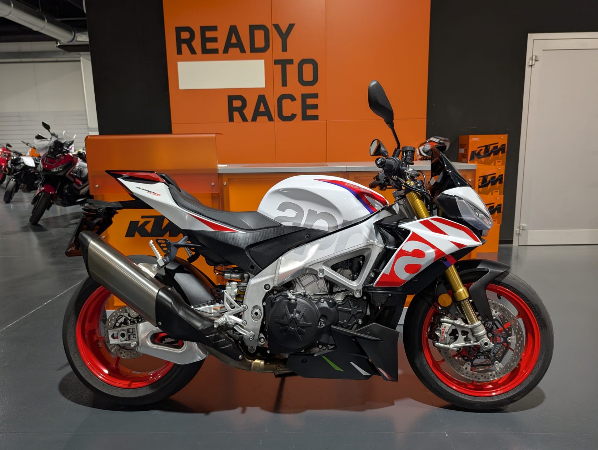 Aprilia Tuono 1100 V4 Factory Speed White (2023) - 236f2e7_img20251021wa0002.jpg
