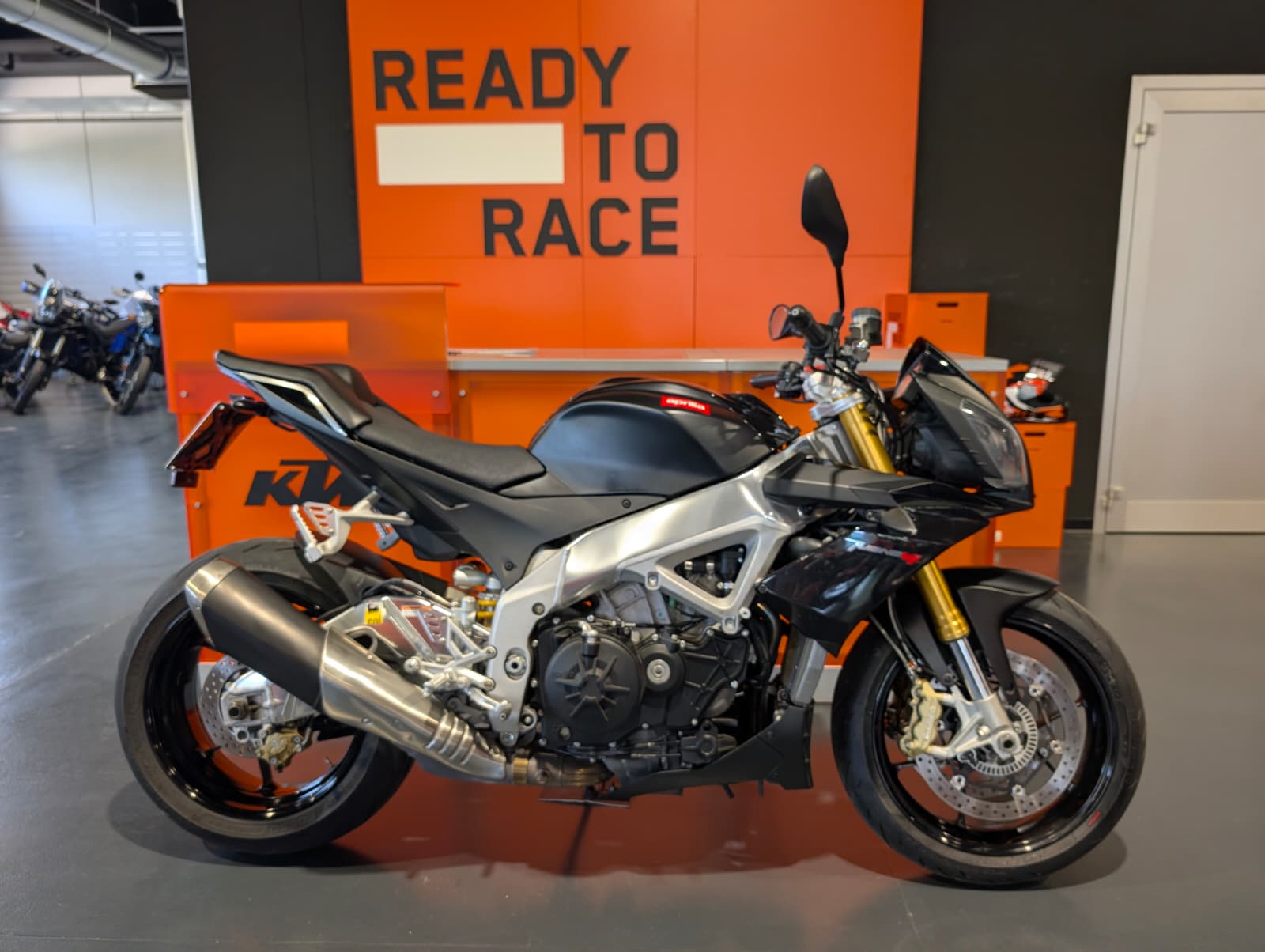Aprilia Tuono V4 R