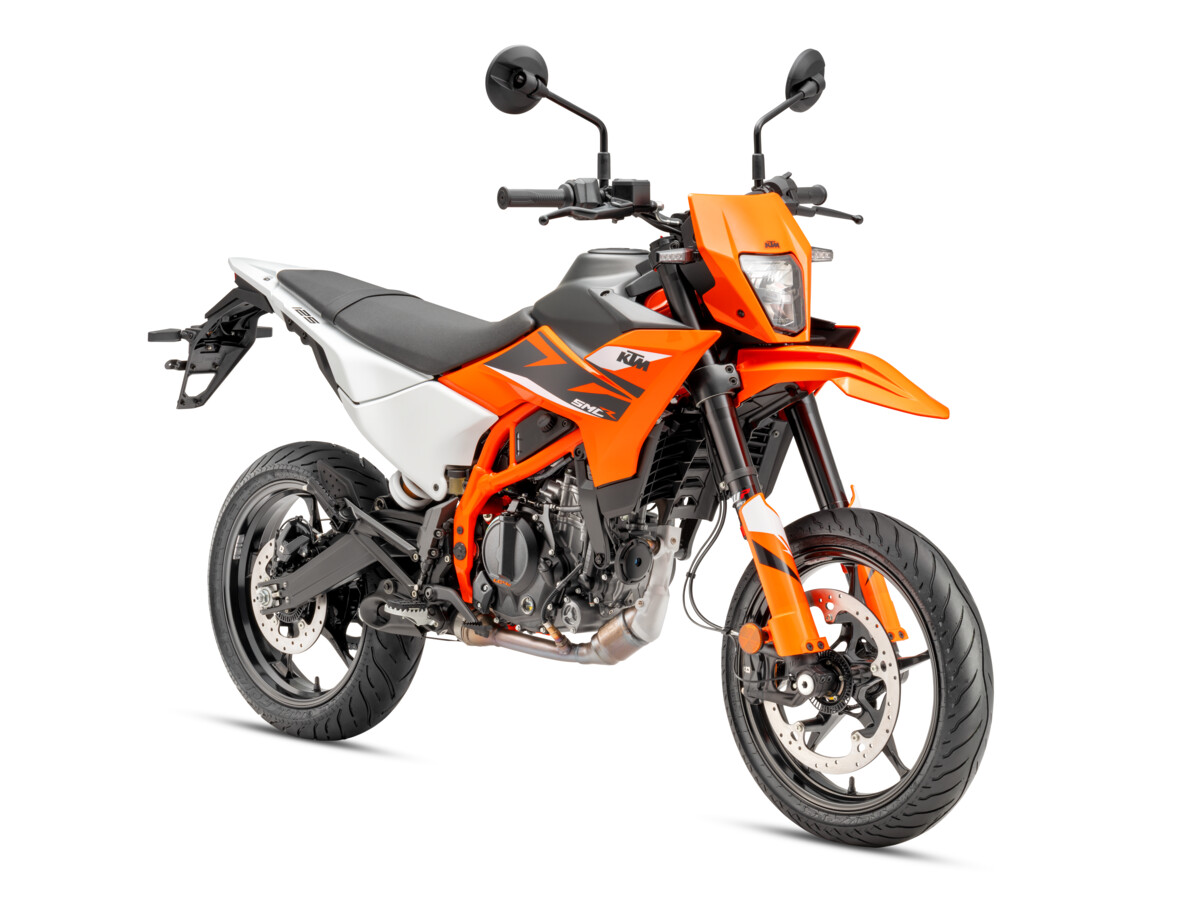 Ktm 125 SMC R (2025) - 547cc41_659839my25ktm125smcrstudioeuspec45degreefrontrightstudioeuglobalstudioeuglobal.jpg