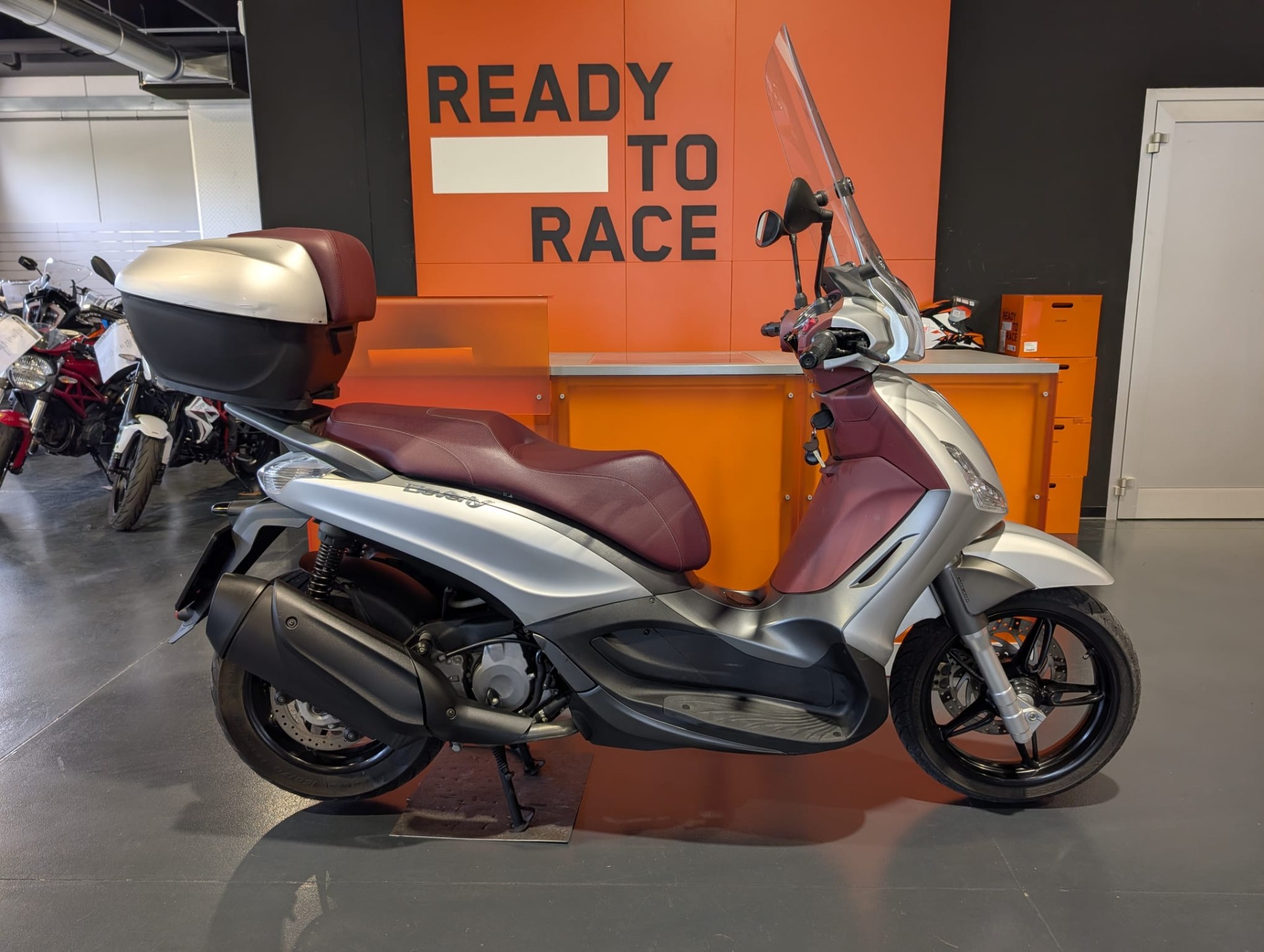 Piaggio Beverly SportTouring 350 ie ABS (2016)