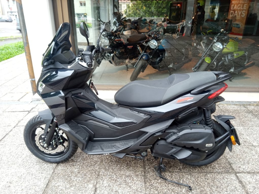Aprilia SR 200