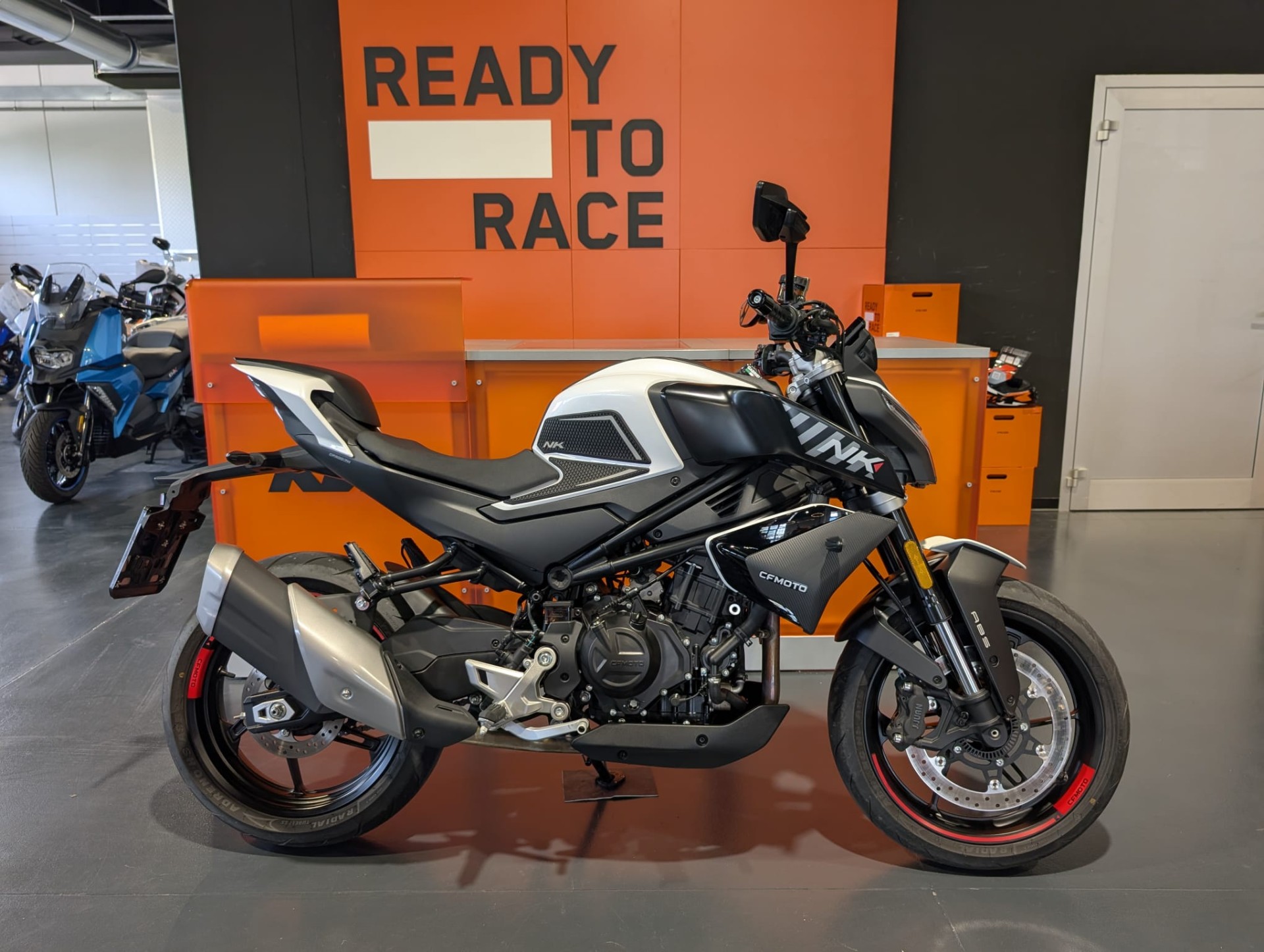 CFMOTO 450NK (2023)