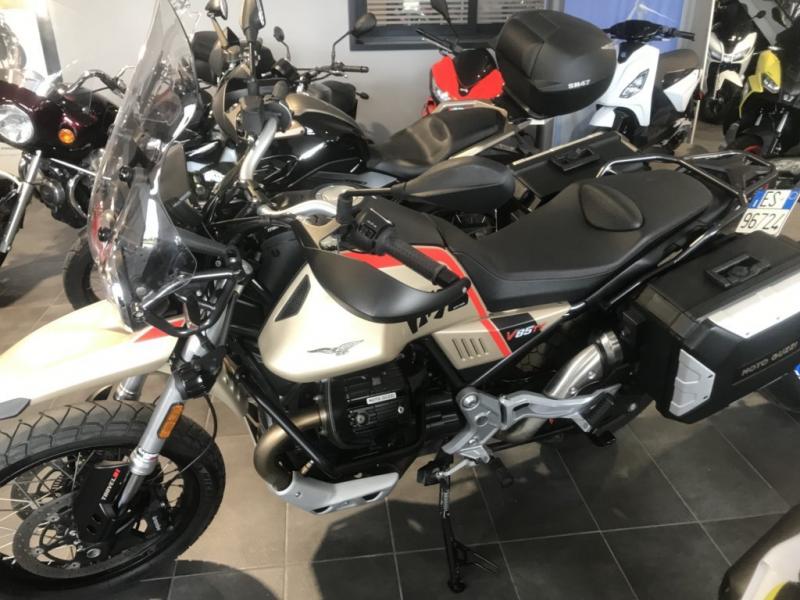 Moto Guzzi V85 TT Travel (2021)